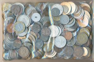 Vegyes magyar és külföldi forgalmi fémpénz tétel 1kg-os súlyban T:vegyes