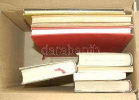 11db zenei témájú könyv: Oratóriumok könyve, Évezredek hangszerei, Hangverseny Kalauz, Muzsikáló Zen...