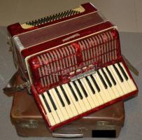 Régi Weltmeister tangóharmonika keménytokkal (szöveten egy lyukkal) / Vintage but working harmonica with a hole