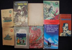 8db fantasztikus könyv: Második űrodisszeia, A fáraó átka, Távoli tűz, Emberek a Holdban, Frankenstein, stb.
