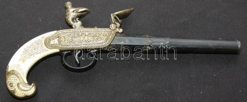 Csappantyús pisztoly igényesen kidolgozott gyűjtői replikája / Repcila of vintage pistol