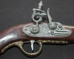 Csappantyús pisztoly igényesen kidolgozott gyűjtői replikája / Repcila of vintage pistol