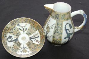 XIX. sz végi máz alatti és benyomott Herend jelzéssel: kínai mintás, alján áttört tálka és alján áttört kiöntő. Ép, de a festés néhol javításra szorul. / XIX. century Herend signed. Chinese-pattern tray and jar. 12 cm. d: 11