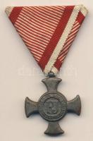 1916. Vas Érdemkereszt a Vitézségi érem mellszalagjával eredeti dísztokban T:2-(rozsda)
1916. Iron C...