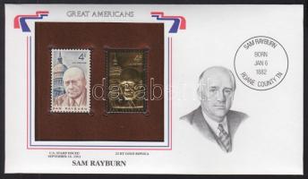 Amerikai Egyesült Államok/&quot;Nagy Amerikaiak&quot; 1962. &quot;Sam Rayburn- 22K aranyfóliás bélyeg replika és bélyeg borítékban angol nyelvű tájékoztatóval T:1 &lt;br/&gt;USA/&quot;Great Americans&quot; &quot;Sam Rayburn-22K gold foil stamp replica and stamp in envelop with information C:Unc