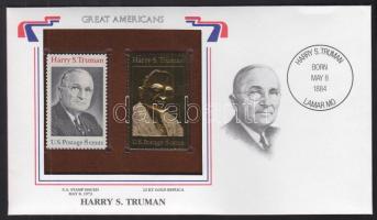 USA/&quot;Nagy Amerikaiak&quot; 1973. &quot;Harry S. Truman- 22K aranyfóliás bélyeg replika és bélyeg borítékban angol nyelvű tájékoztatóval T:1 &lt;br/&gt;USA/&quot;Great Americans&quot; 1973. &quot;Harry S. Truman-22K gold foil stamp replica and stamp in envelop with information C:Unc