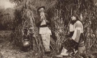 Romanian folklore, piper (EB)