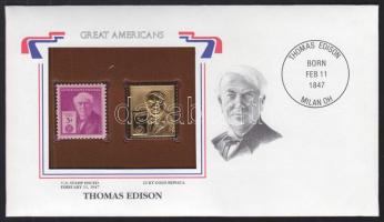 Amerikai Egyesült Államok/&quot;Nagy Amerikaiak&quot; 1947. &quot;Thomas Edison- 22K aranyfóliás bélyeg replika és bélyeg borítékban angol nyelvű tájékoztatóval T:1 USA/&quot;Great Americans&quot; 1947. &quot;Thomas Edison-22K gold foil stamp replica and stamp in envelop with information C:Unc