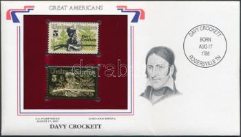 Amerikai Egyesült Államok/&quot;Nagy Amerikaiak&quot; 1967. &quot;Davy Crockett 5c- 22K aranyfóliás bélyeg replika és bélyeg borítékban angol nyelvű tájékoztatóval T:1 &lt;br/&gt;USA/&quot;Great Americans&quot; 1967. &quot;Davy Crockett 5c-22K gold foil stamp replica and stamp in envelop with information C:Unc