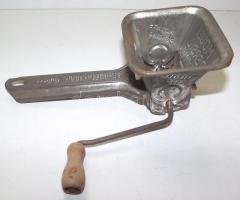 Kis fém petrezselyem aprító 18cm