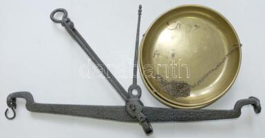 Régi vas kari mérleg 2db réz tányérral 72cm magas