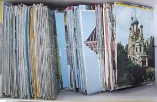 kb. 500 db főleg európai, modern képeslap