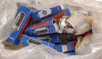 Vegyes bolhapiac tétel: Masszírozógép, lemezárugyári játékok, szivardobozok, tv csövek