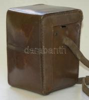 Lomo Lubitel 166B típusú régi fényképezőgép tokban