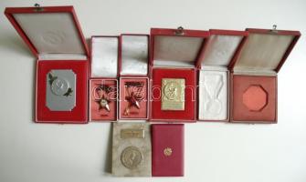 3db sport emlékplakett vízilabda sportágban eredeti dísztokban, egyik márvány talapzaton + 2db kivál...