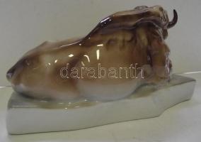 Kézzel festett sorszámozott jelzett Zsolnay porcelán bölény figura (az egyik szarva törött) / Handpa...