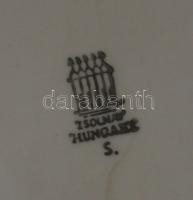 Kézzel festett sorszámozott jelzett Zsolnay porcelán bölény figura (az egyik szarva törött) / Handpa...