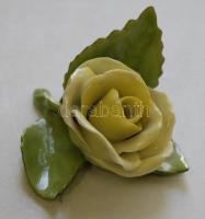 Kézzel festett sorszámozott Herendi jelzett porcelán rózsa, a levelén kis lepattogzás 6cm magas