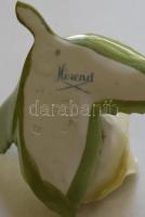 Kézzel festett sorszámozott Herendi jelzett porcelán rózsa, a levelén kis lepattogzás 6cm magas