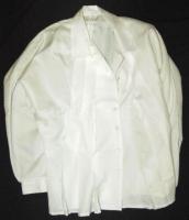 Vegyes népművészeti textil tétel: bőr mellény, ingek, gallérok, csipketerítők, dolmány, stb