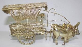 Szépen megmunkált aranyozott fém dísztárgy zárható dobozban üveg búrával 18x10x7cm