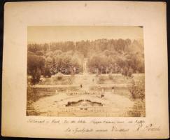 2db nagyméretű keményhátú fotó a nagyszebeni német iskola parkjáról 31x26cm