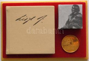 1987 Liszt Ferenc 1811-1886 minikönyv, Kossuth Kiadó Bp., díszcsomagolásban makrokönyvvel és emlékéremmel, sorszámozott példány, csak 300db!