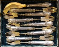 Nagyon szép növényi ornamentika vésettel ellátott ezüst(Ag) villa készlet(8db) és 1db hozzátartozó k...