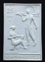 "25 éves a Herendi szakmunkásképzés" porcelán emlékplakett díszdobozban / 
Herendi chinawa...