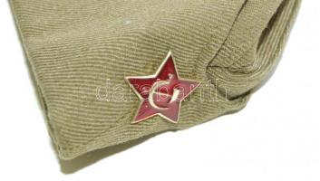 Orosz katonai sapka sarló-kalapácsos vörös csilaggal