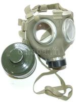 Katonai gázálarc szűrővel / Military gas-mask