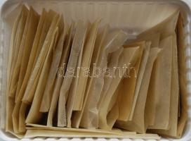 Kb 1.000-2.000db magyar ajánlási ragjegy dobozban, zacskóba csoportosítva