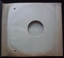 Nagy vegyes bolhapiac tétel: képkeret, rádió, ivótömlő, ébresztőóra, 1945 előtti vegyes könyvek, bak...