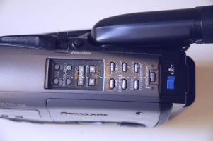 Panasonic RX67 VHSC kamera minden tartozékkal, hordtáskában, jó állapotban / Panasonic camera with a...