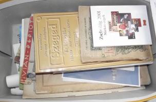 Kis papírrégiség tétel: kis világatlasz, térkép, luxemburgi képeskönyv, nótáskönyv, kártyanaptár, ké...