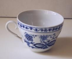 Hagyma-mintás NDK-s hiányos porcelán teás készlet: kancsó, cukortartó, tejkiöntő, 1db csésze, 4db ki...