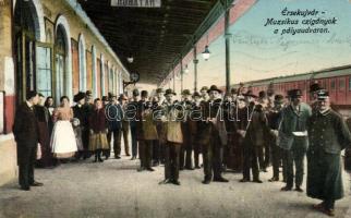 Érsekújvár railway station, gypsy band