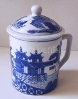 3 db Régi jelöletlen, kínai, mintás  porcelán: 2 tetővel ellátott bögre 1 kulacs jó állapotban/ 2 Ch...