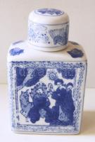 3 db Régi jelöletlen, kínai, mintás  porcelán: 2 tetővel ellátott bögre 1 kulacs jó állapotban/ 2 Ch...