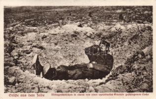 Military WWI German army, rest in a crater