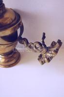 Réz petróleum lámpa  üveg búrával, fali tartóval 43 cm magas