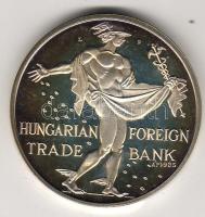 1990. "Magyar Külkereskedelmi Bank" ezüst 36,2gr díszdobozban T:PP
