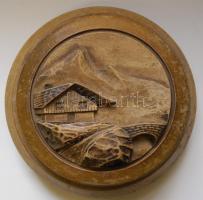 Faragott fa dobozka domborművel d:20cm