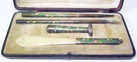 XIX. sz vége. Egyedi, festett asztali írószer és pecsétnyomó készlet. Réz, csont, eredeti bársony-sz...