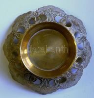 Pávát ábrázoló vésett réz dísztárgy / Copper ornament d:17 cm