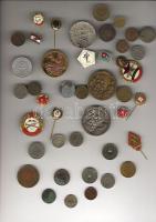 Kis hagyaték tétel, régi és új, 19 db kitüntetés, érem, zseton, jelvény + 24 db régebbi aprópénz benne ezüstök