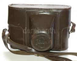 Zenit-E fényképezőgép saját tokjában