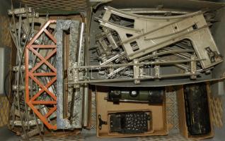 Háború előtti felhúzhatós komplett Märklin vasútmodell-készlet. Mozdony, szeneskocsi, 3 teljes és 2 ...