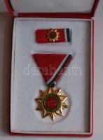 1970. "Felszabadulási Jubileumi Emlékérem" kitüntetés miniatűrrel, eredeti dísztokban emlé...