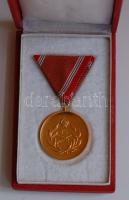 1960-70-es évek 4db "Kiváló Dolgozó" kitüntetés dísz-és plasztiktokban + "Esztergom M...